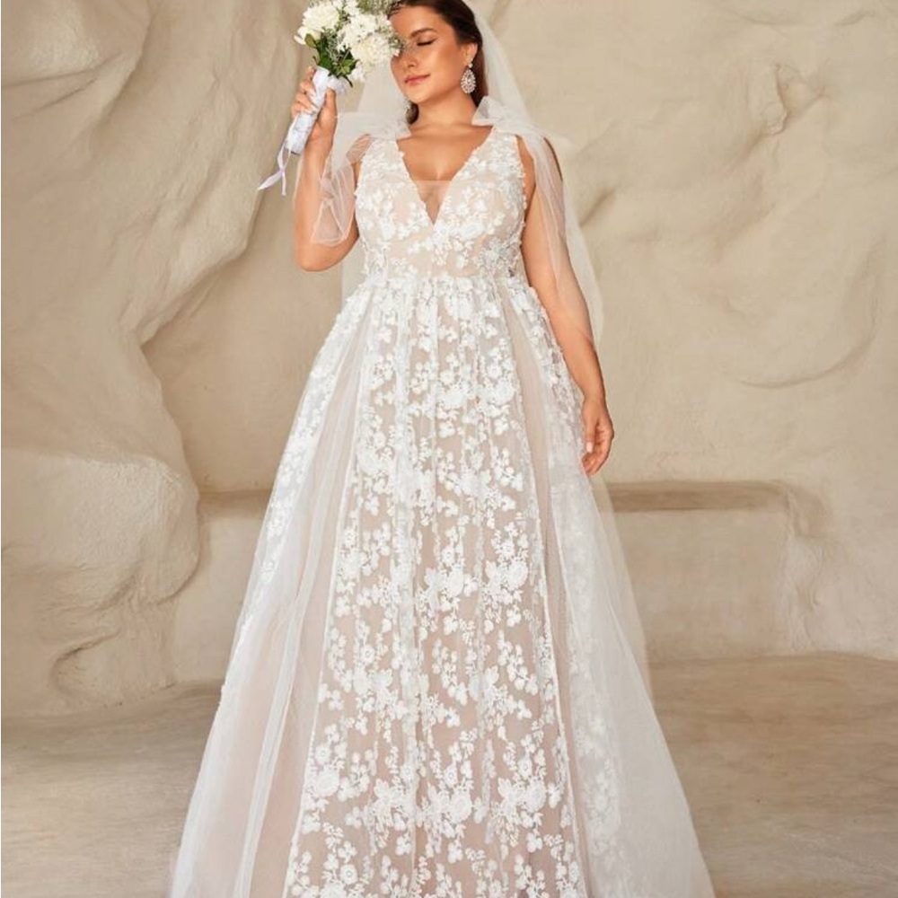 Elegant White Lace Wedding Dress